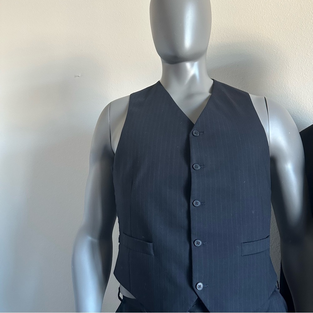 Oscar de la Renta men’s 3 piece suit - Picture 8 of 8